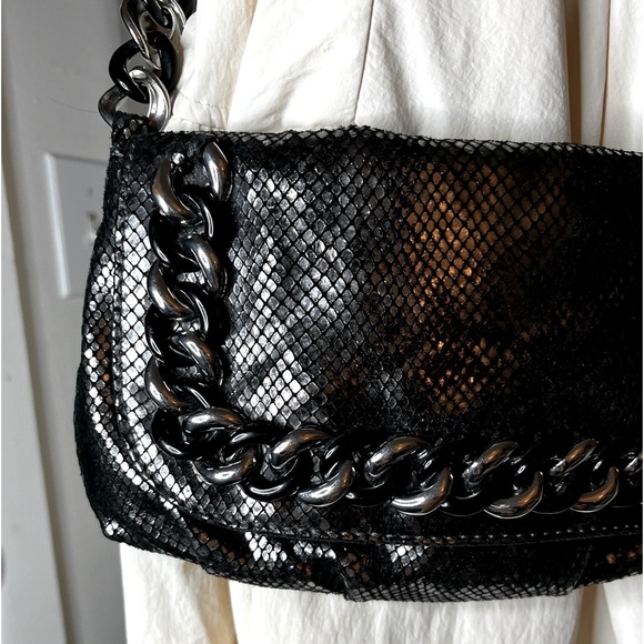 MICHAEL KORS RARE VINTAGE METALLIC PYTHON ID CHAIN SHOULDER BAG - Picture 8 of 15